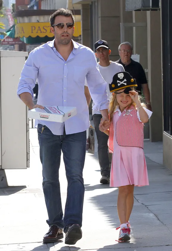 Ben Affleck avec sa fille Violet Affleck le 19 septembre 2013 à Los Angeles, Californie | Source : Getty Images