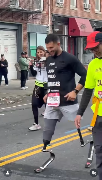 Juan Pablo Dos Santos taking part in the New York Marathon from a video posted on November 3, 2025 | Source: Instagram/newyorkcitykopp