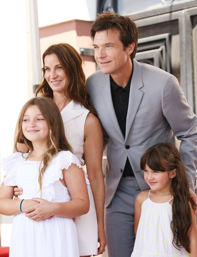 Amanda Anka with Jason Bateman and their daughters on July 26, 2017 in Hollywood, California | Source: Getty Images