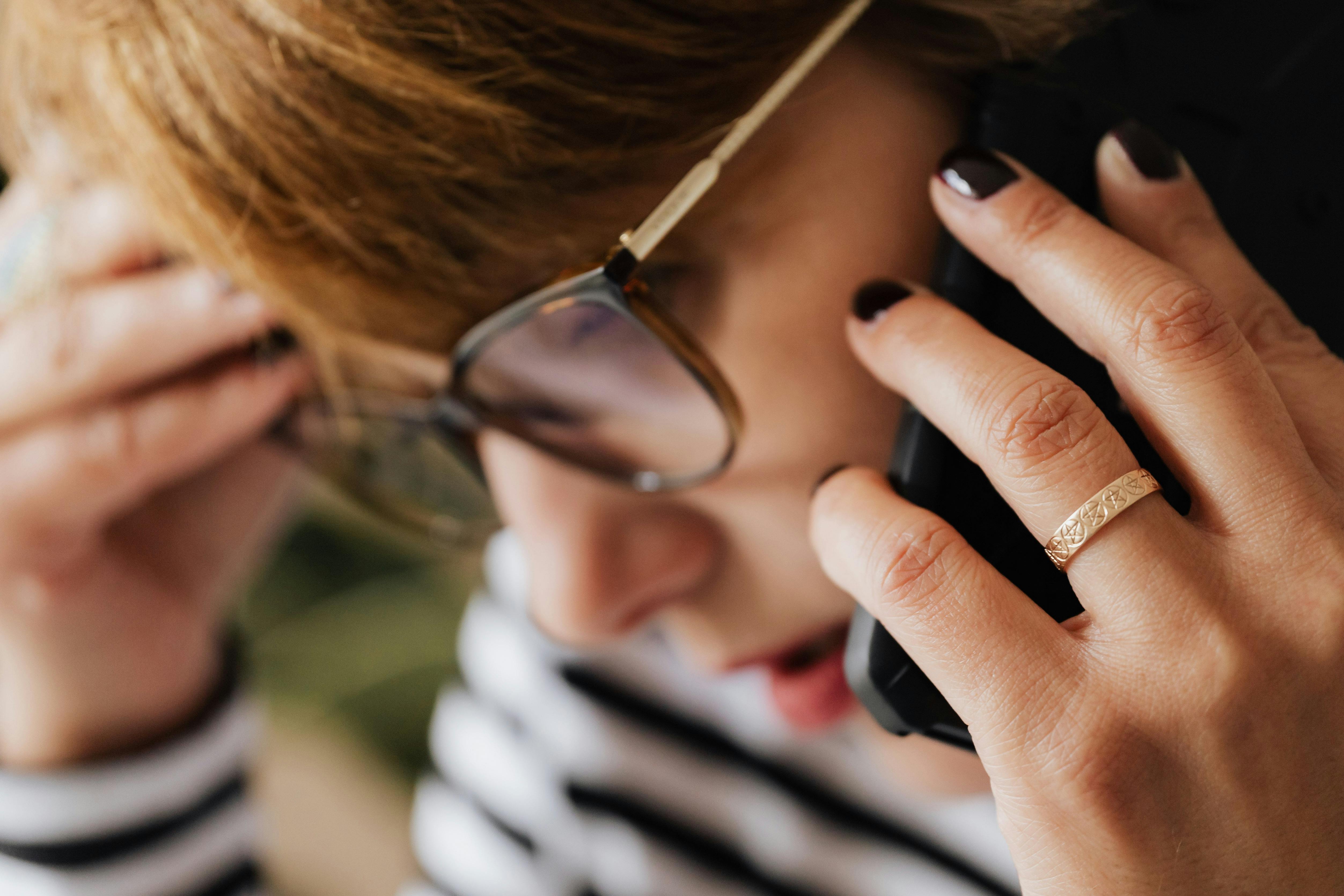 A worried woman on call | Source: Pexels