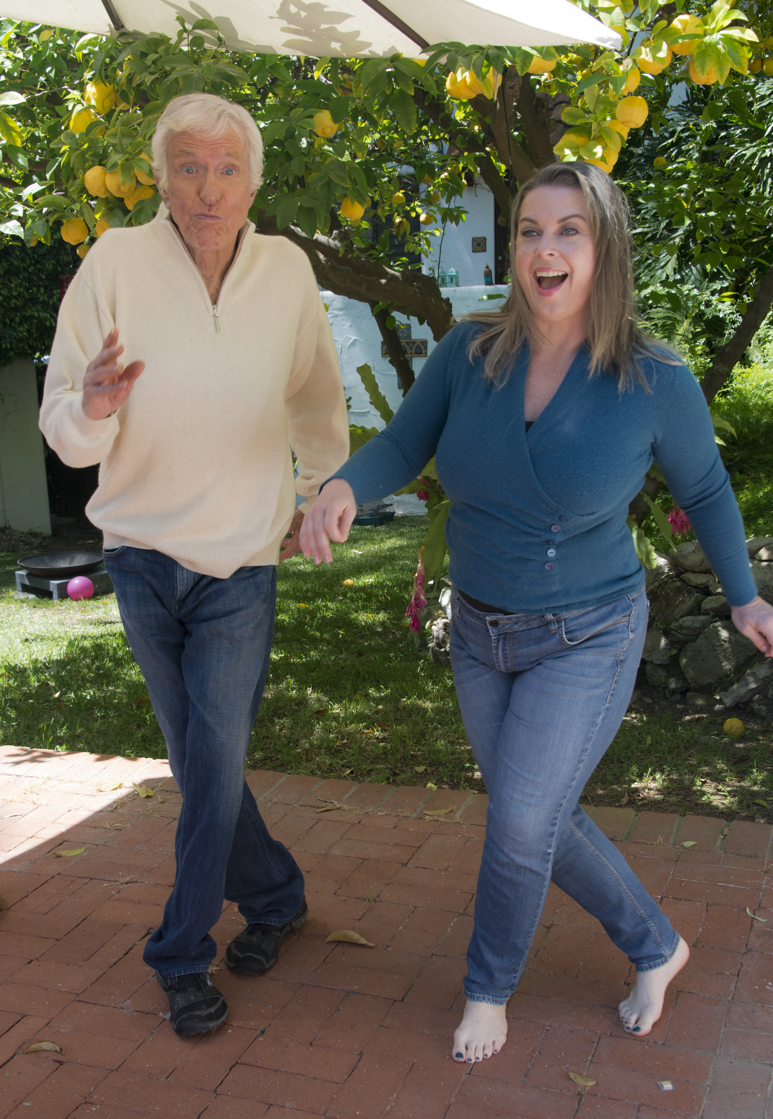 Dick Van Dyke and his wife Arlene Silver photographed at home during a photo shoot on April 21, 2016 in Malibu, California | Source: Getty Images