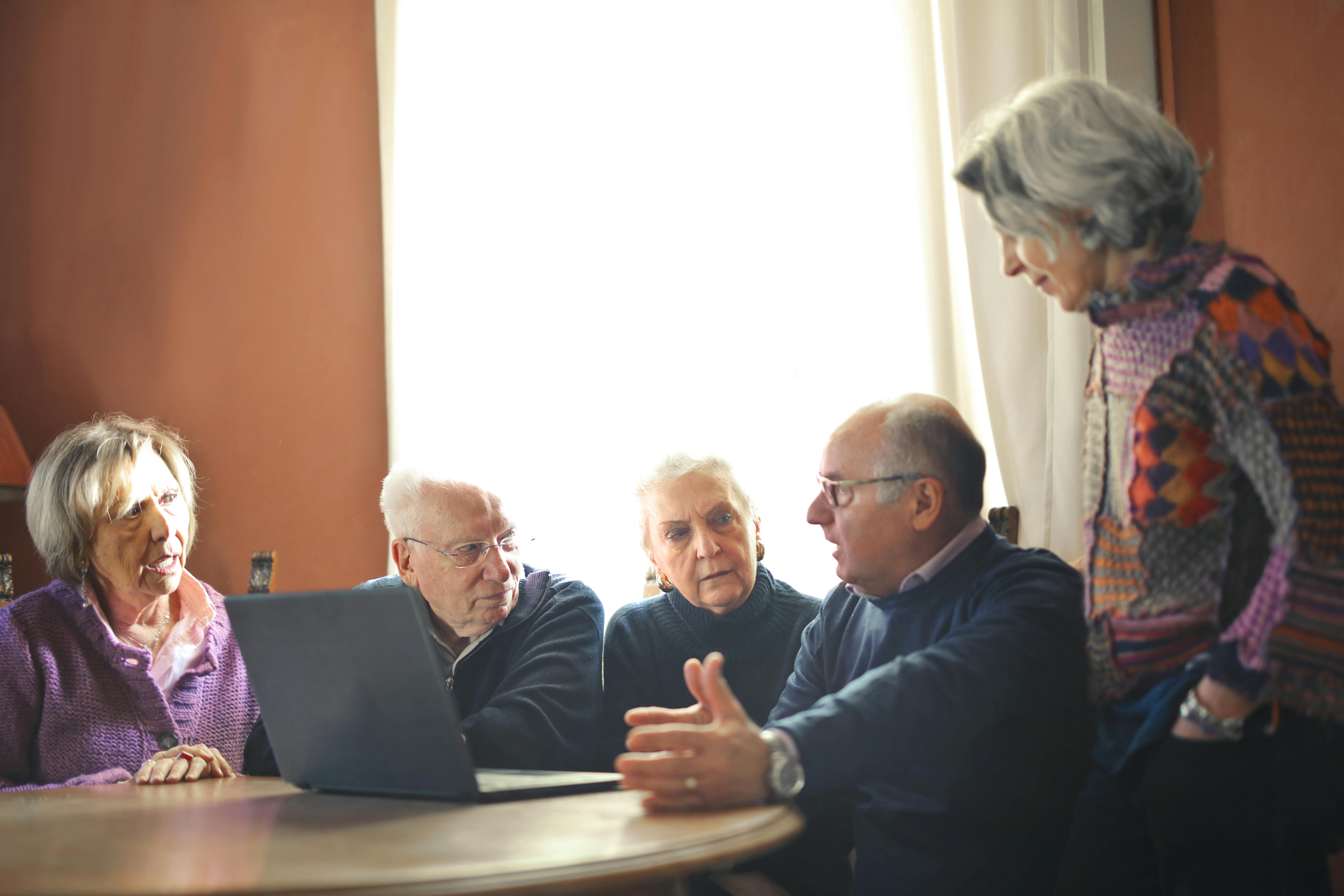 Margaret meets Harold at the community center | Source: Pexels