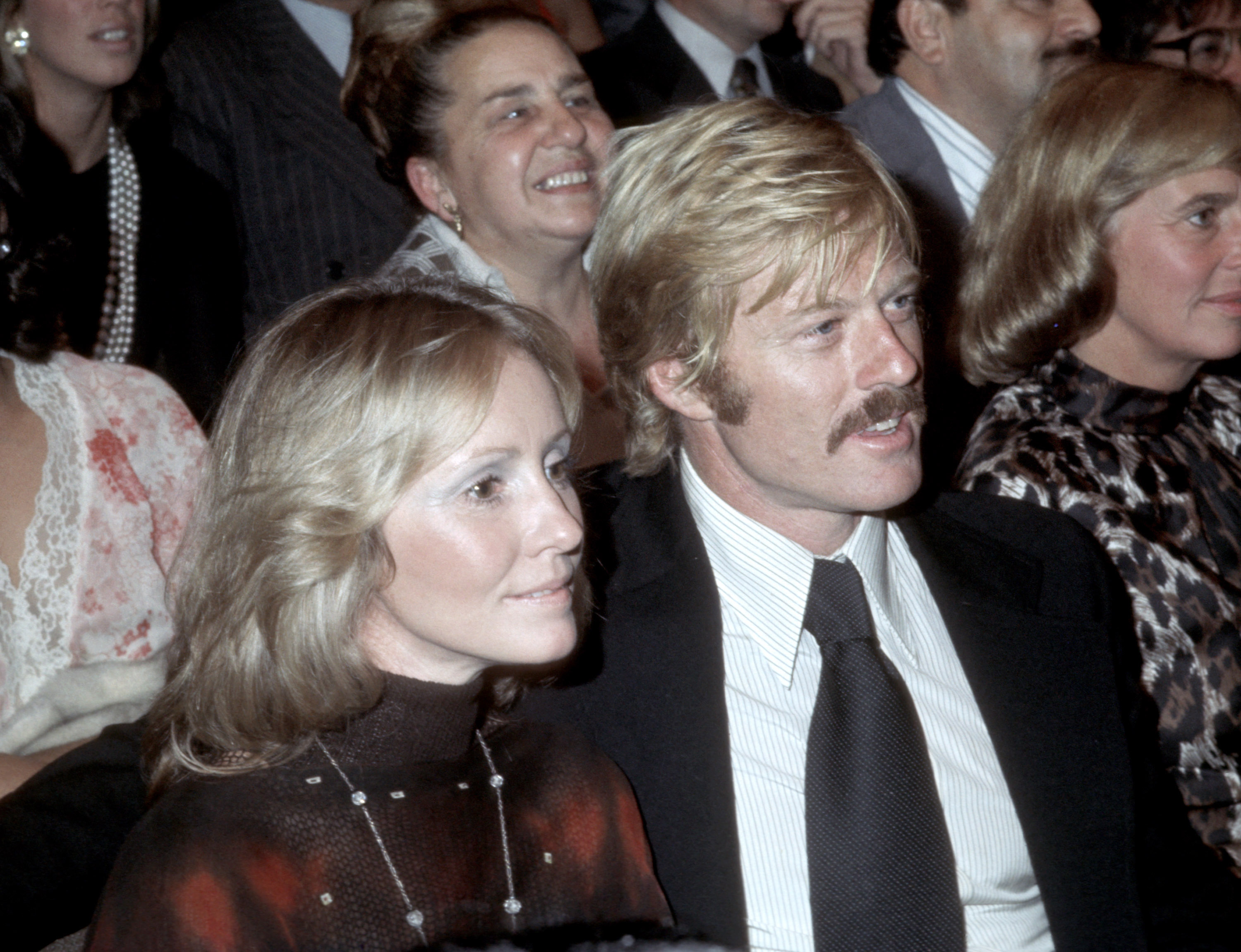 Lola Van Wagenen and Robert Redford during Frank Sinatra Concert Performance at Madison Square Garden in New York City, on October 13, 1974 | Source: Getty Images