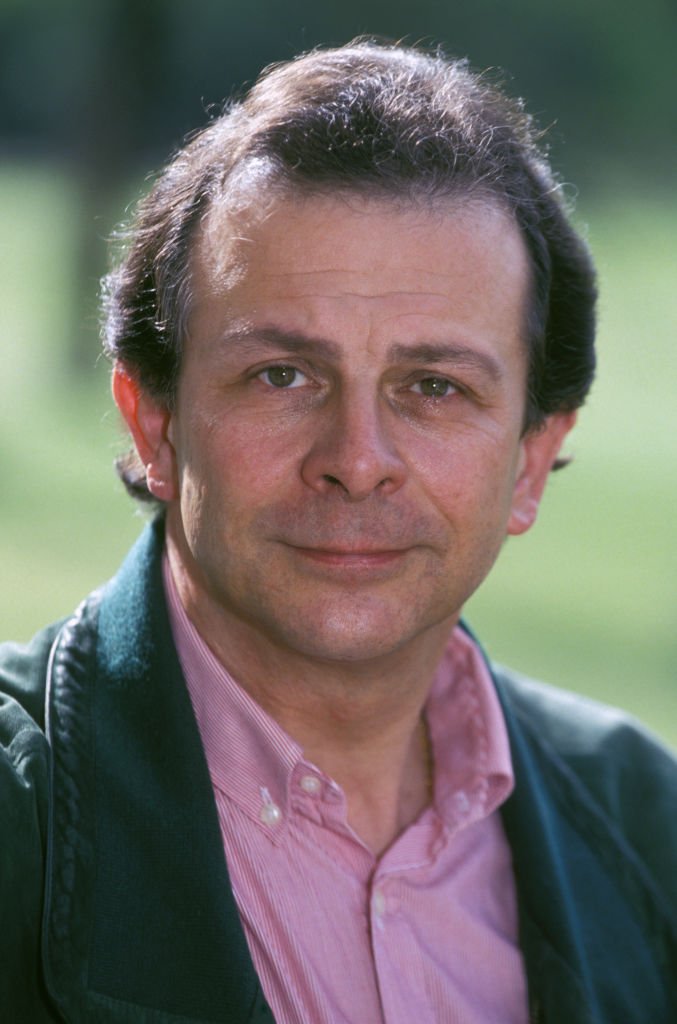 Roland Giraud au mois d'avril 1993 au Festival du Film Policier de Cognac. l Source : Getty Images