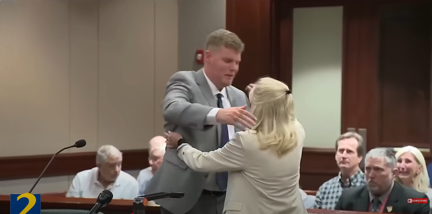 Joseph Tillman and Regina Johnson hugging in court from a video posted on August 8, 2025 | Source: YouTube/@wsbtv