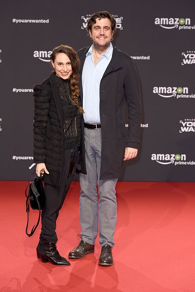 Bastian Pastewka und seine Frau Heidrun Buchmaier besuchen die Premiere der Amazon-Serie "You are wanted" im CineStar am 15. März 2017 in Berlin | Quelle: Getty Images