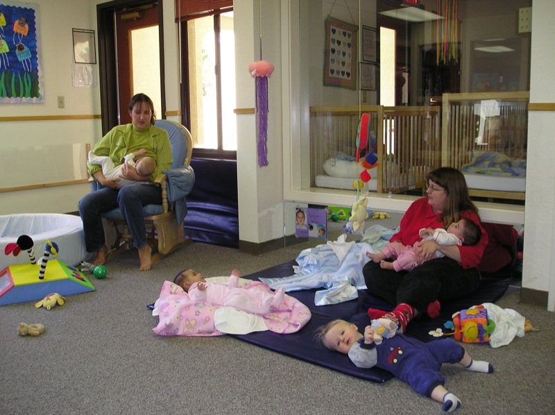 Niños durmiendo en guardería junto a sus cuidadoras. | Imagen: Flickr Niños durmiendo en guardería junto a sus cuidadoras. | Imagen: Flickr