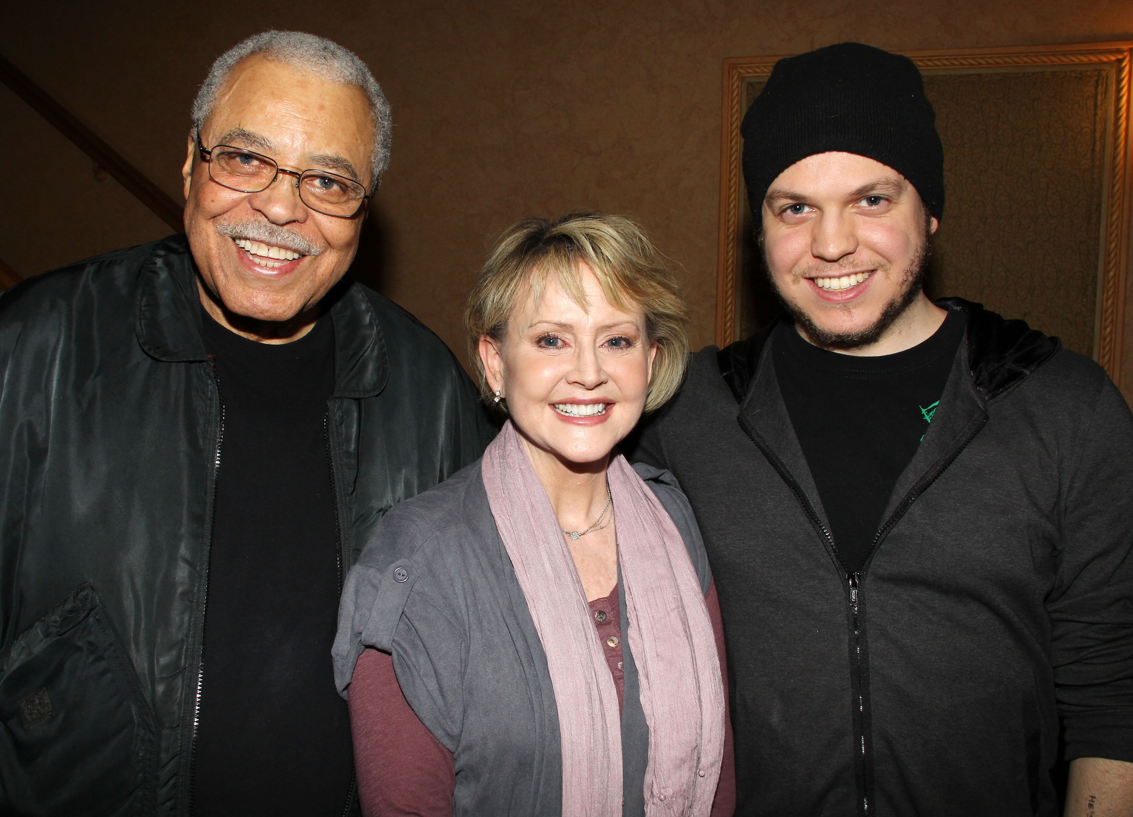 James Earl Jones, wife Cecilia Hart and son Flynn Earl Jones pose backstage on closing night of the hit play "Driving Miss Daisy" on Broadway at The Golden Theater on April 9, 2011 in New York City | Source: Getty Images 