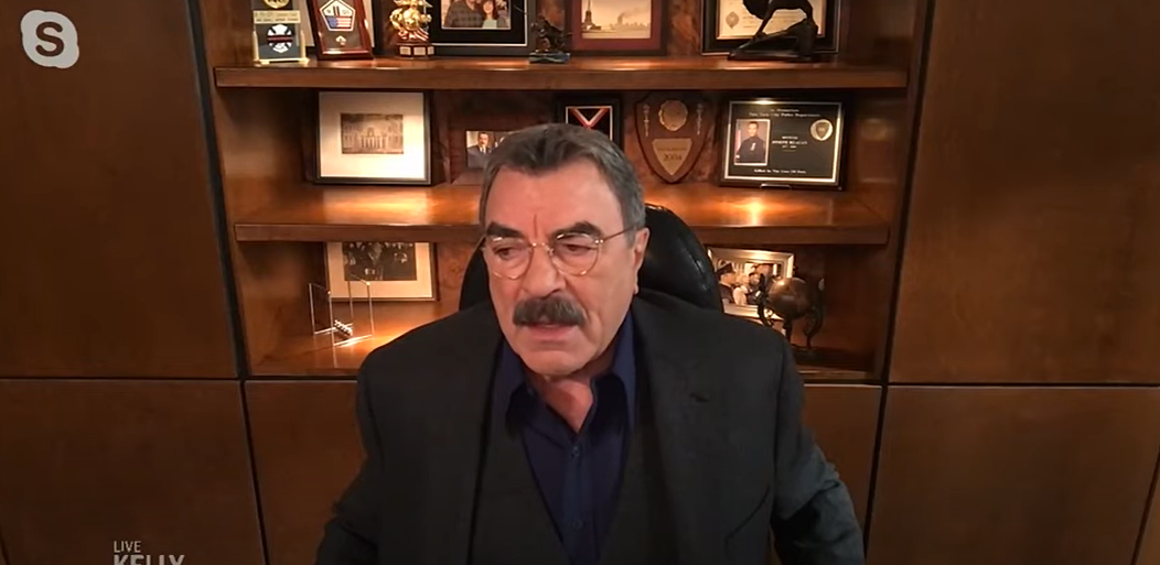 Tom Selleck giving an interview from one of his houses on January 27, 2022 | Source: YouTube/LiveKellyandMark