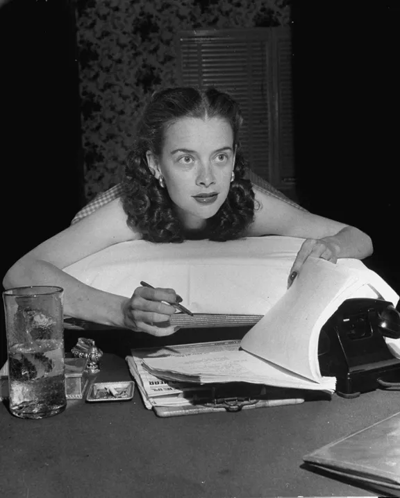 Susan Peters writing from a Hospital cart in her home | Photo: Getty Images