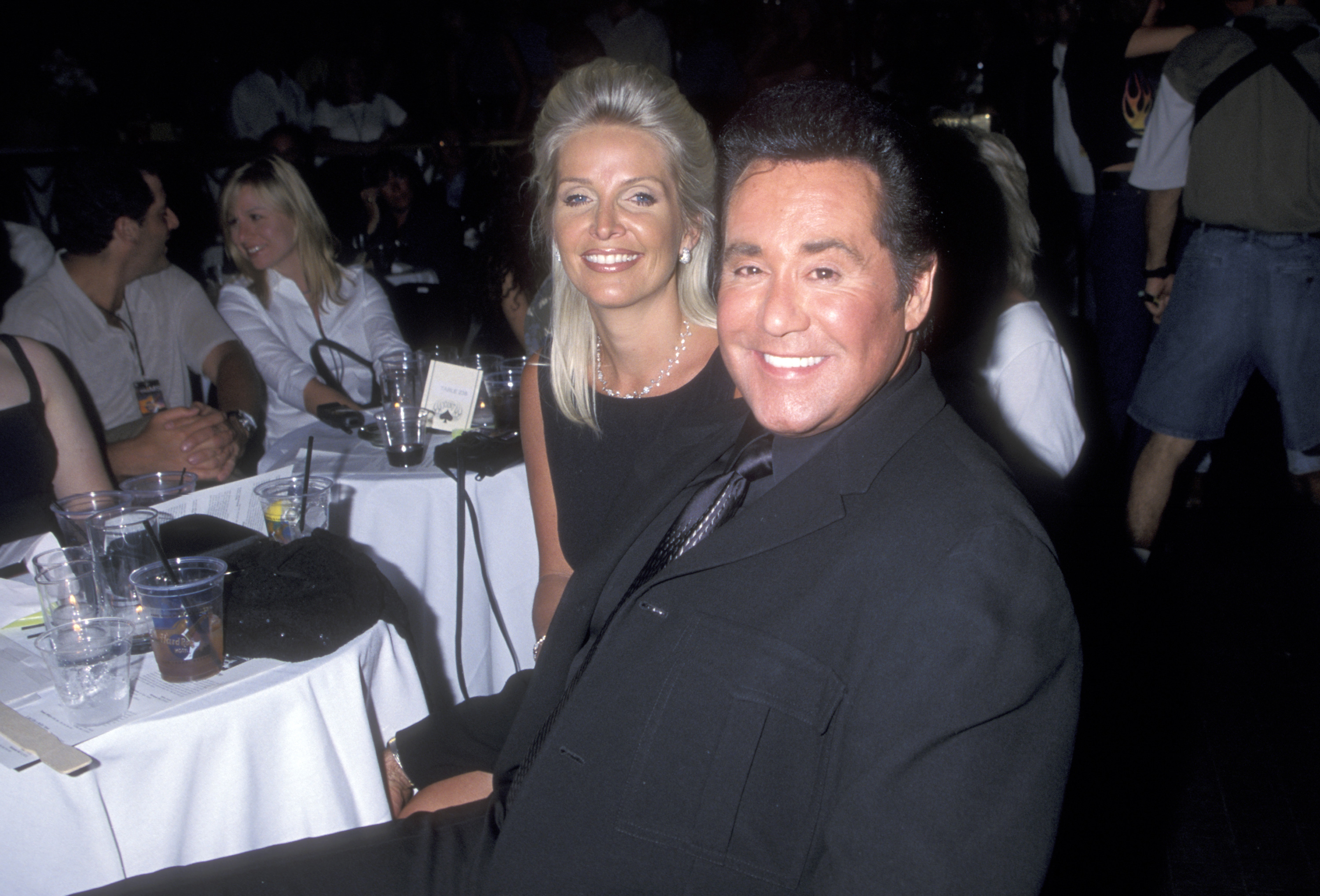 Wayne Newton and wife Kathleen McCrone at the Grand Re-Opening of the Hard Rock Hotel on May 21, 1999 in Las Vegas, Nevada | Source: Getty Images