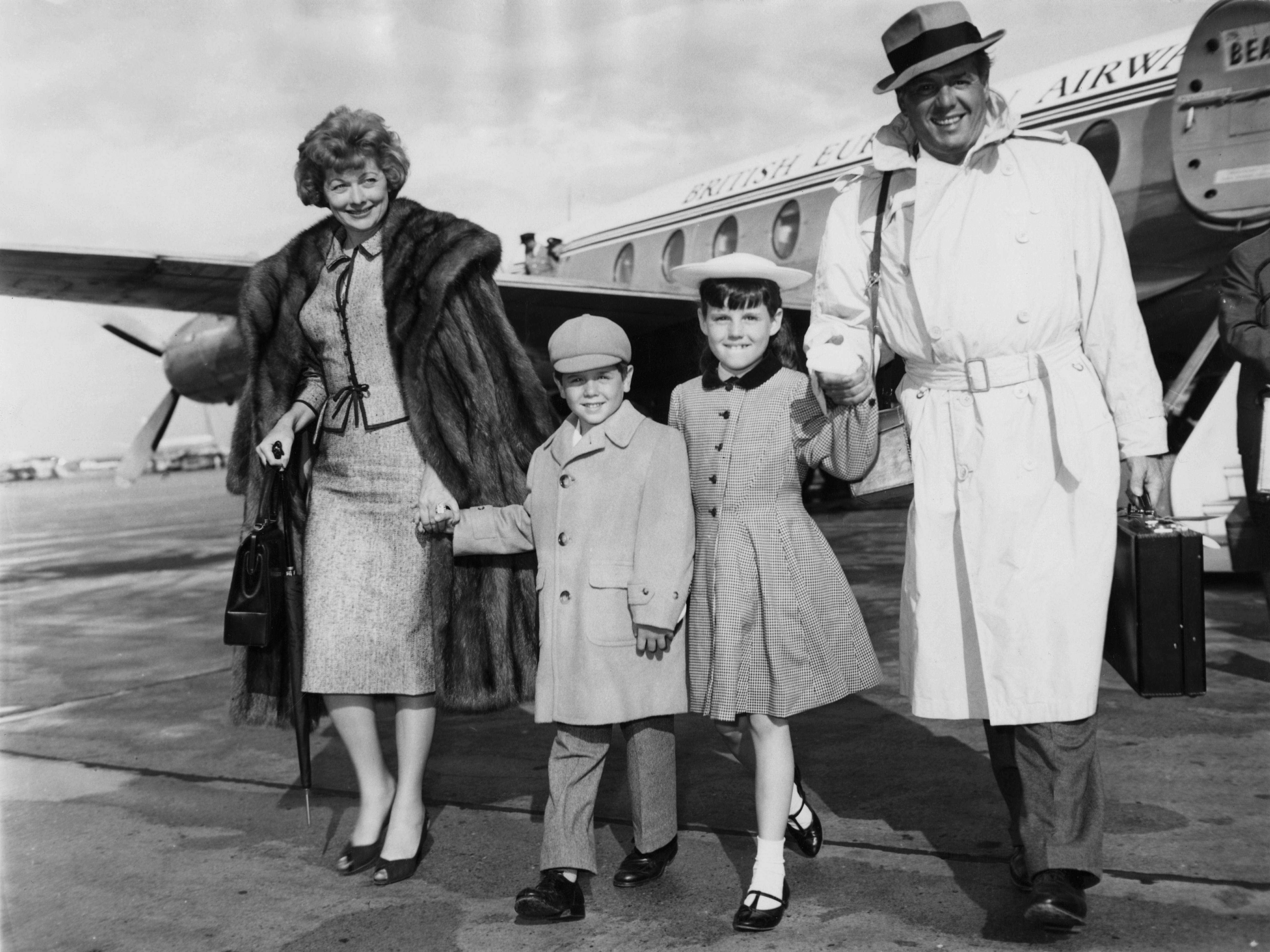 Lucille Ball and Desi Arnaz with their children, Lucie and Desi Arnaz Jr. arriving at an airport in London, England on June 10, 1959 | Source: Getty Images