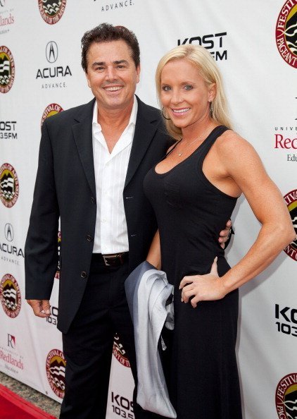 Acteur Christopher Knight (L) en Cara Kokenes wonen Laguna Beach Festival Of Arts' Pageant Of The Masters bij op 25 augustus 2012 in Laguna Beach, Californië | Photo: Getty Images