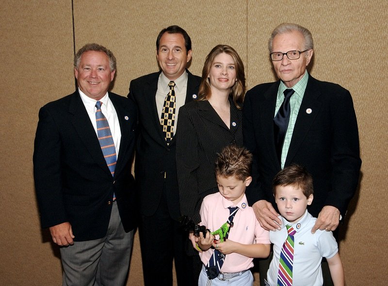 Media personality Larry King with five of his children: Andy, Larry Jr., Chaia, Chance, and Cannon on June 14, 2005. | Photo: Getty Images