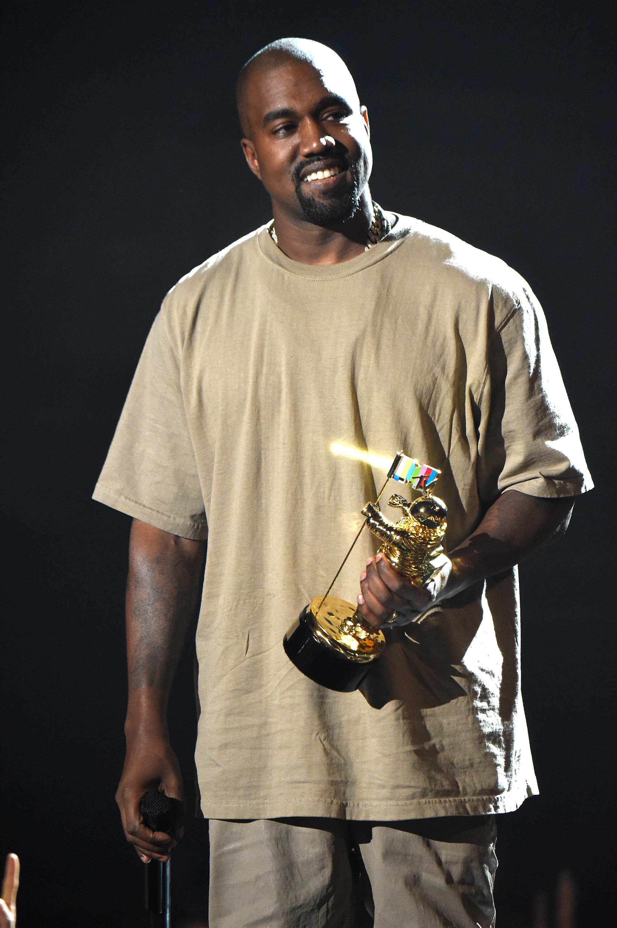 Kanye West speaks onstage during the MTV Video Music Awards in Los Angeles, California on August 30, 2015 | Source: Getty Images