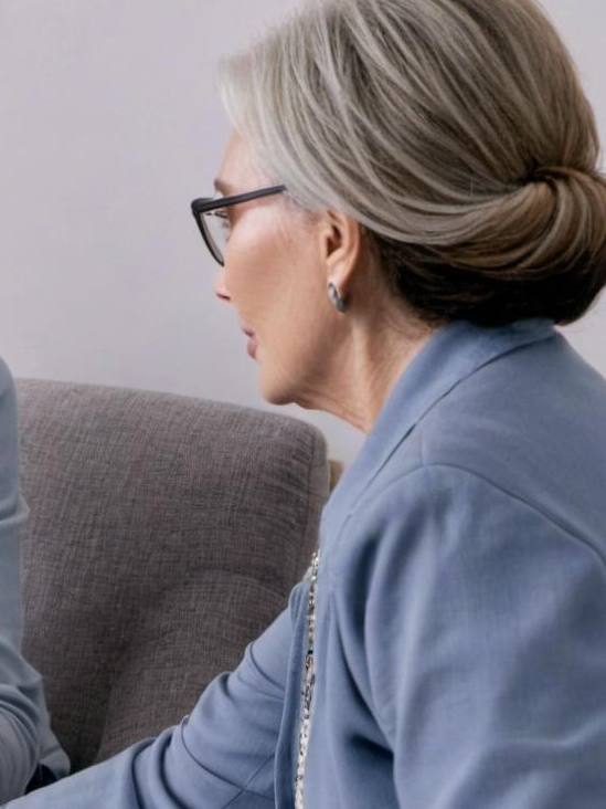 Veronica and Ruth chat contentedly, face-to-face | Source: Midjourney