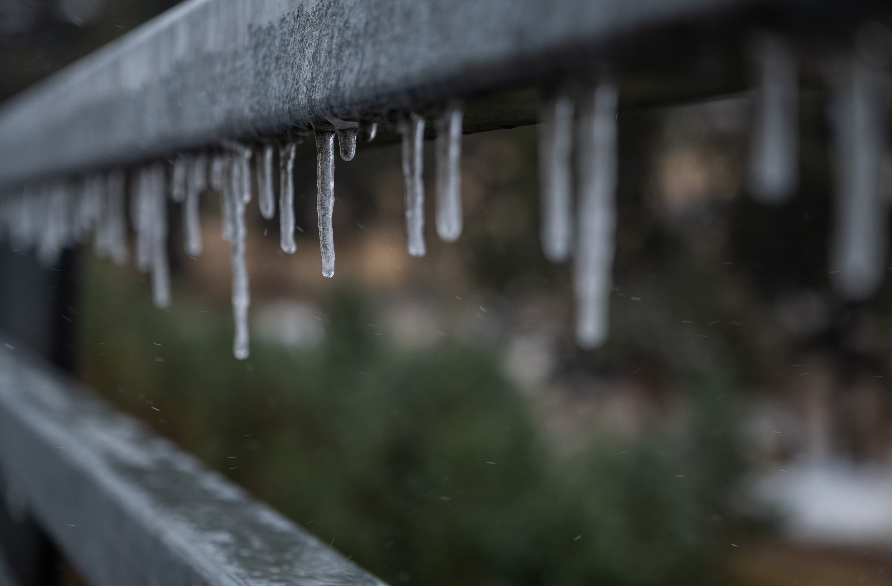 Icicles form on a handrail in the foothills of the Rocky Mountains in Colorado, on September 8, 2020 | Source: Getty Images