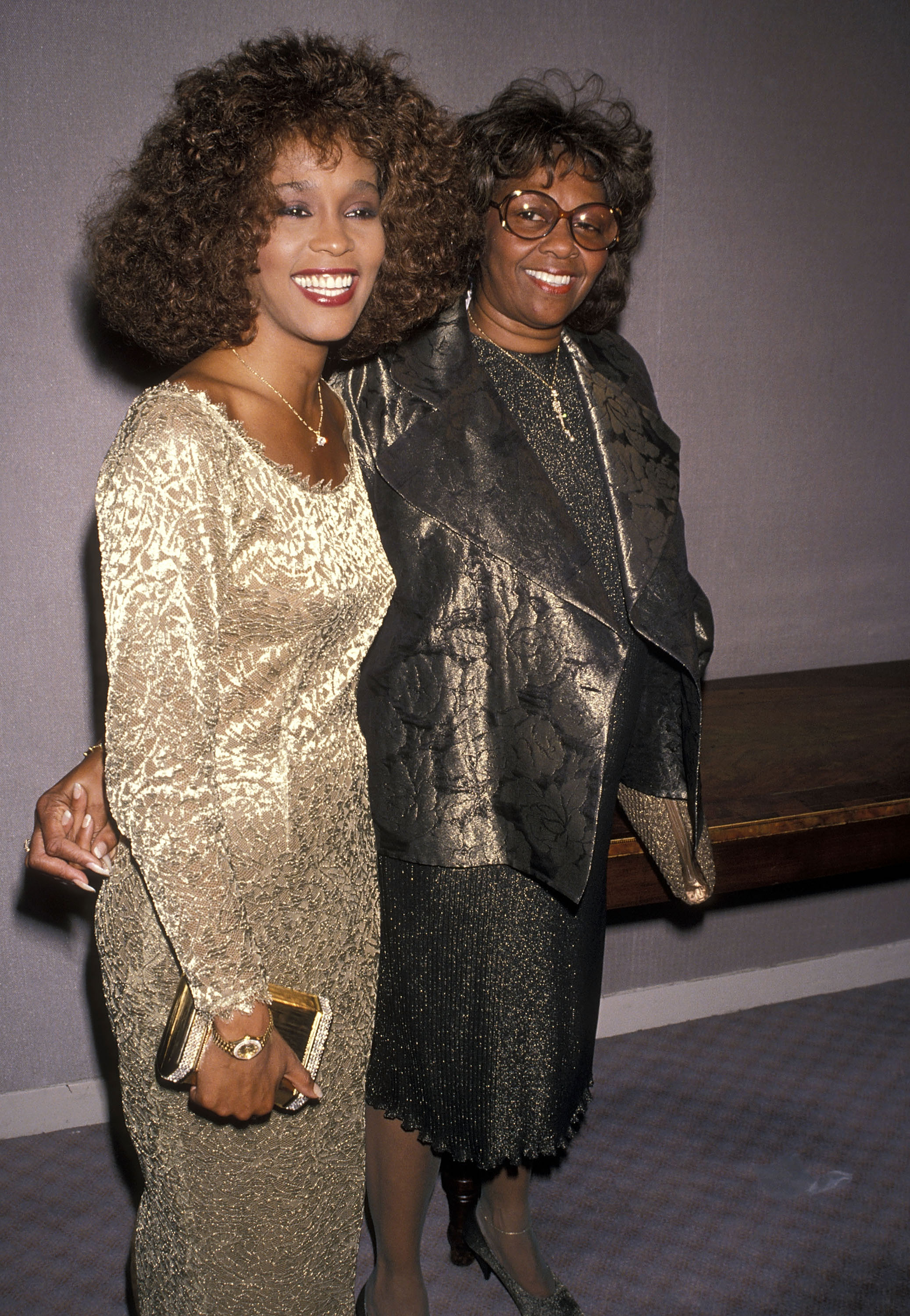 Whitney Houston and her mother Cissy at the Songwriters Hall of Fame Induction Ceremony in New York in 1990 | Source: Getty Images