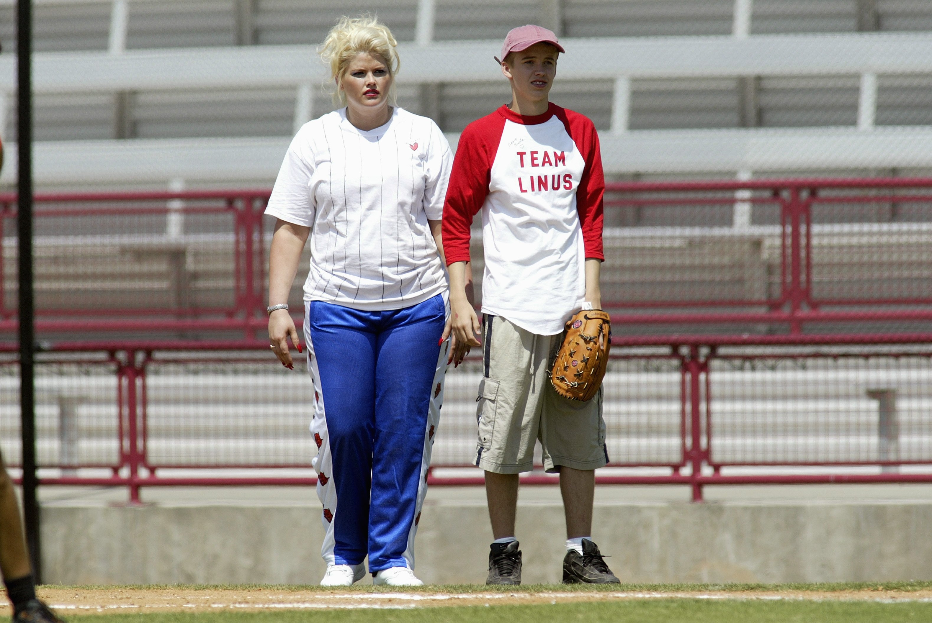 Anna Nicole Smith and son Daniel Wayne Smith participate in a charity softball game on June 30, 2002 at Dedeaux Field in Los Angeles, California. | Source: Getty Images