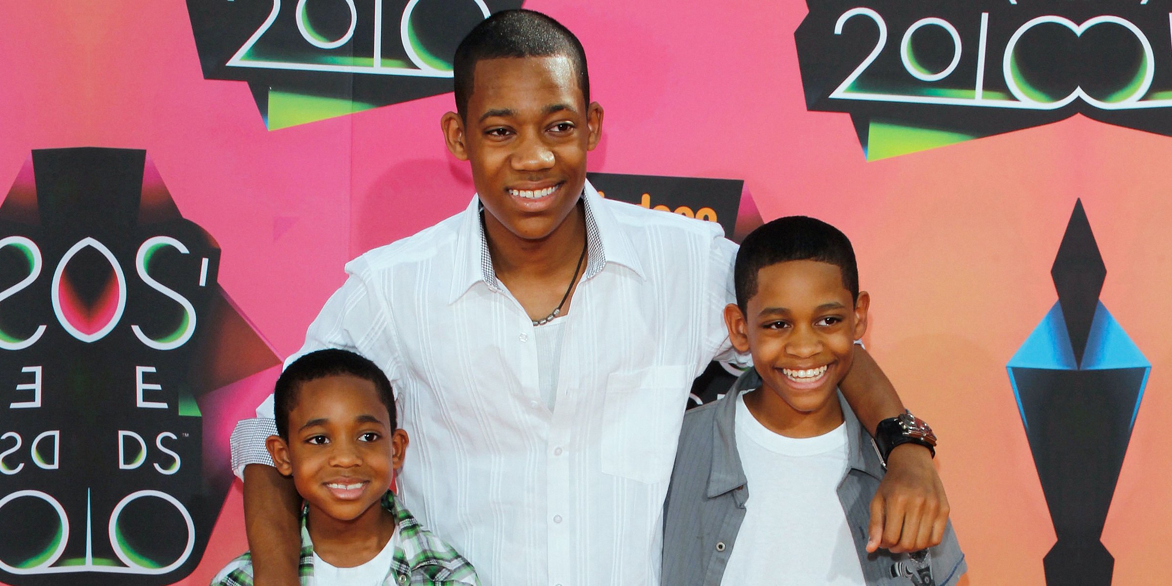 Tyler James Williams & his brothers. | Source: Getty Images