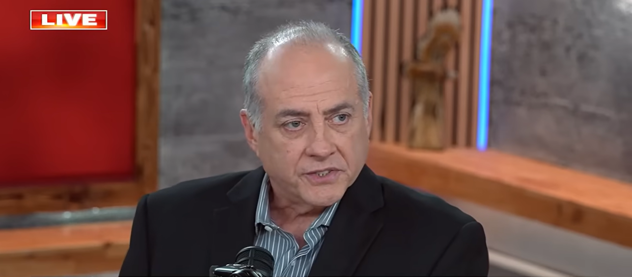 Jeff Metcalf speaks during a live television interview, where he said listening to the newly released 911 recordings remains too painful and revealed that another unreleased body-camera video contains graphic details, including audio of his son Austin screaming. | Source: YouTube/Fox News