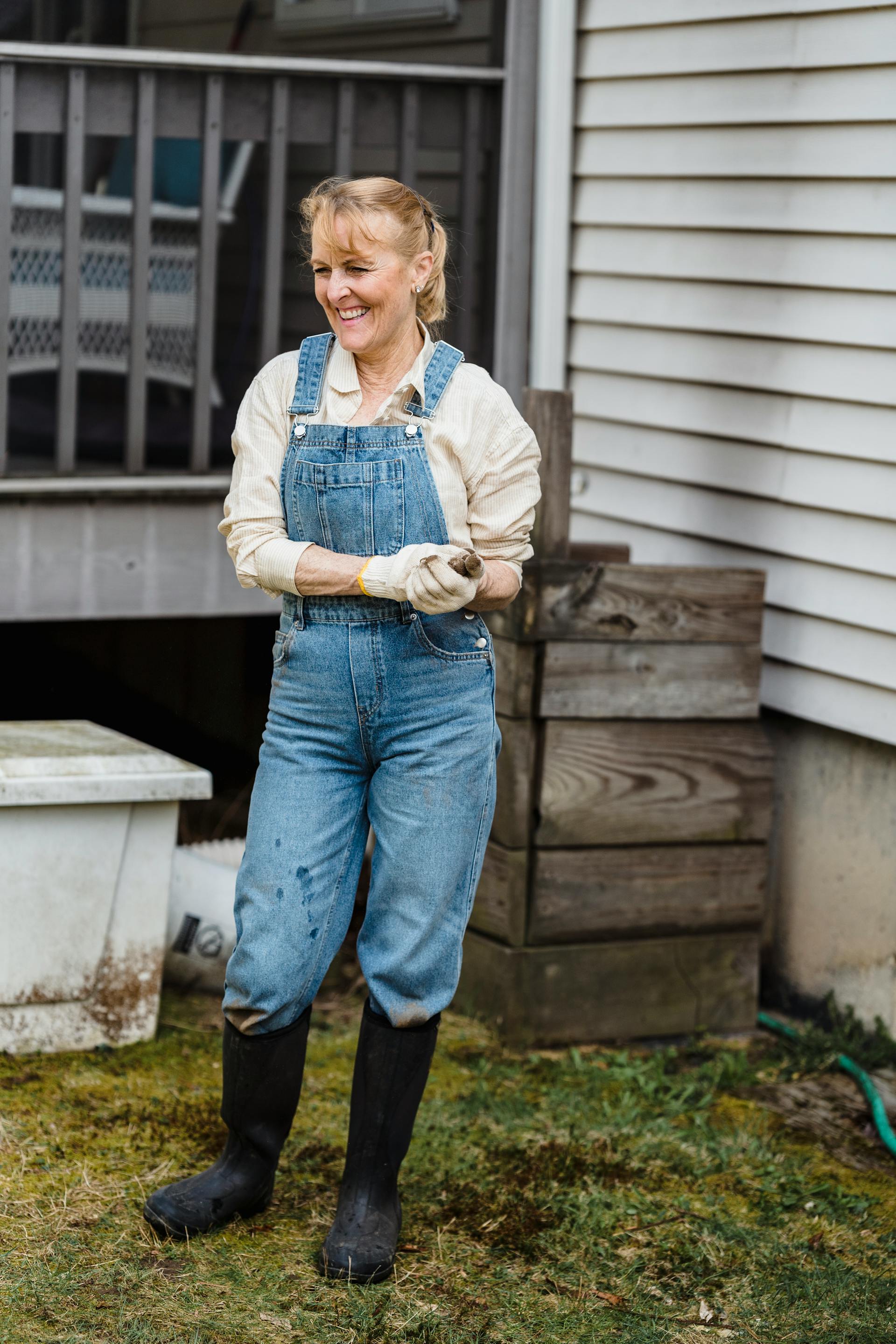 Smiling senior woman in her backyard | Source: Pexels