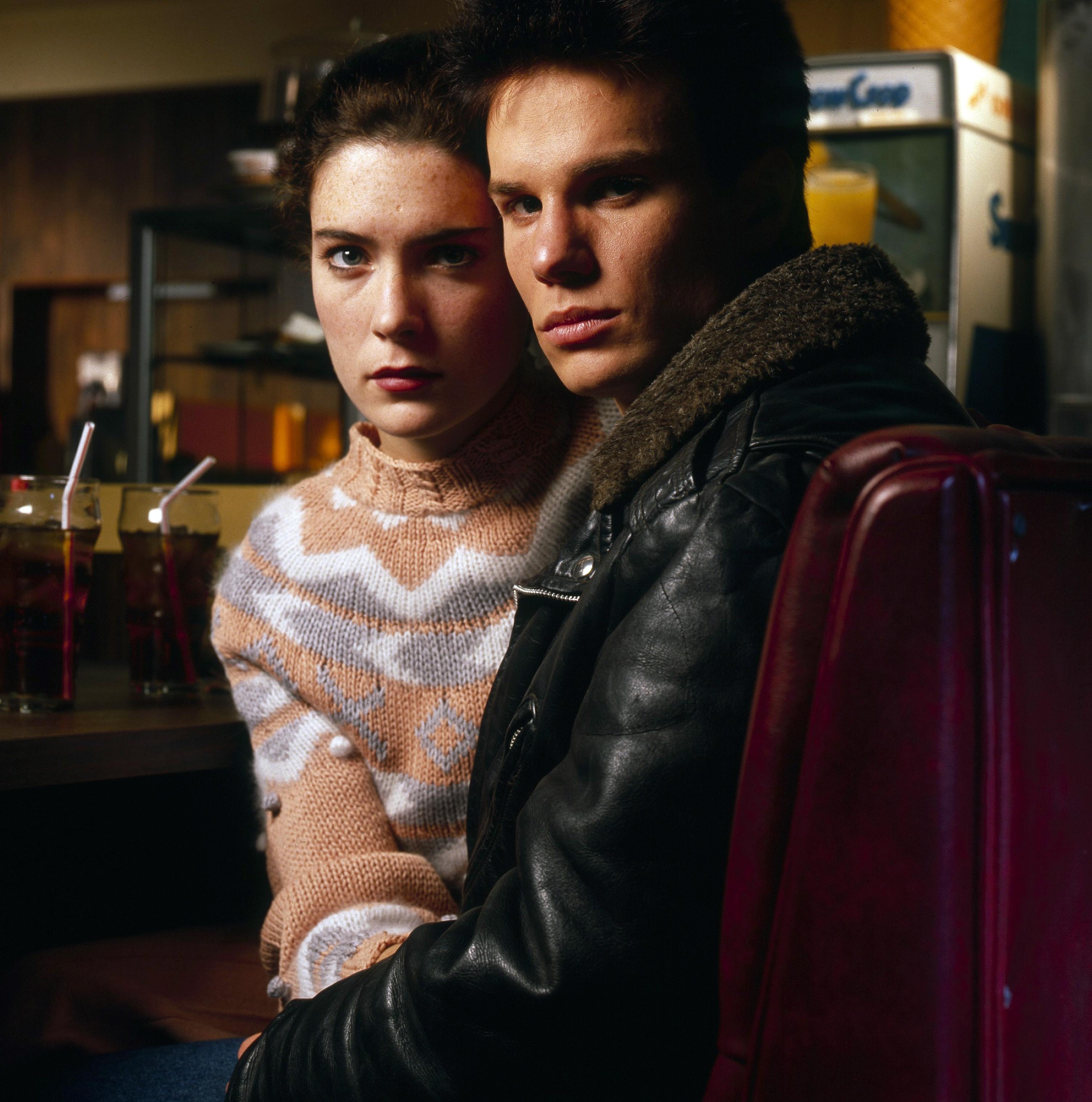 The teen star posing with fellow actor James Marshall for “Twin Peaks” circa 1989. | Source: Getty Images