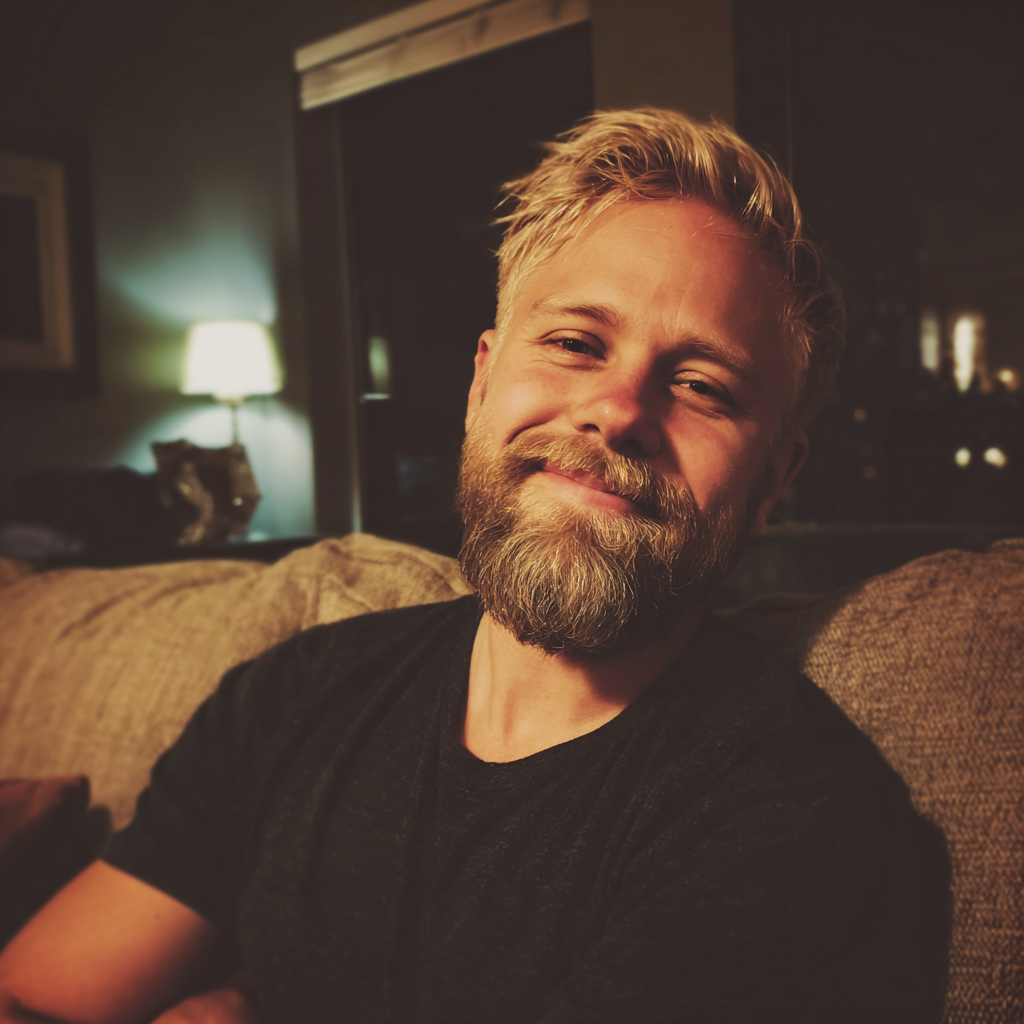 A smiling man sitting on a couch | Source: Midjourney