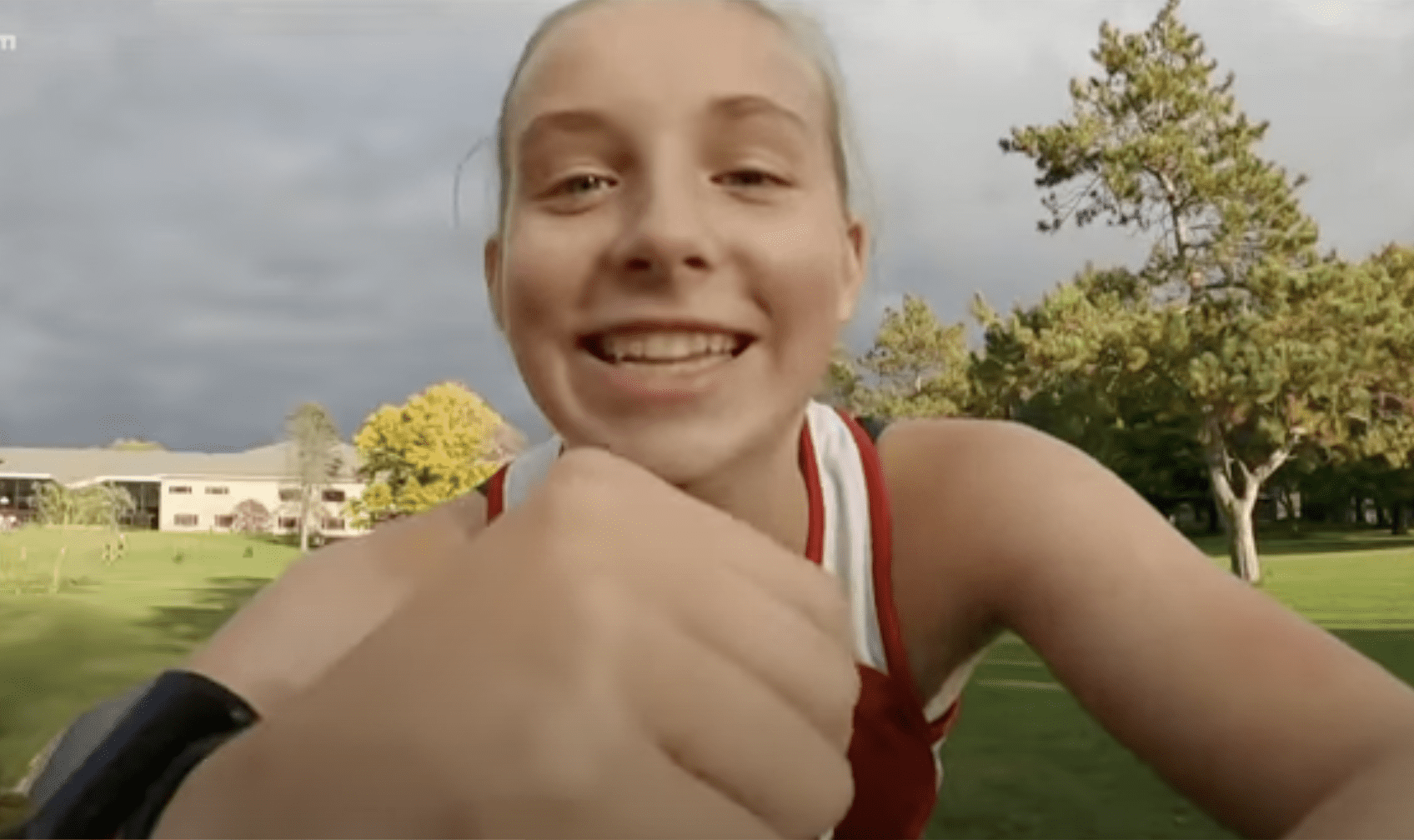 High school racer Susan who ran while pushing her disabled brother. | Photo: youtube.com/KARE 11 