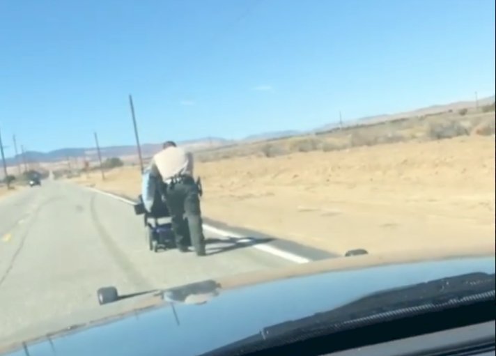 Officer realizes disabled woman’s wheelchair doesn’t work, so he starts ...