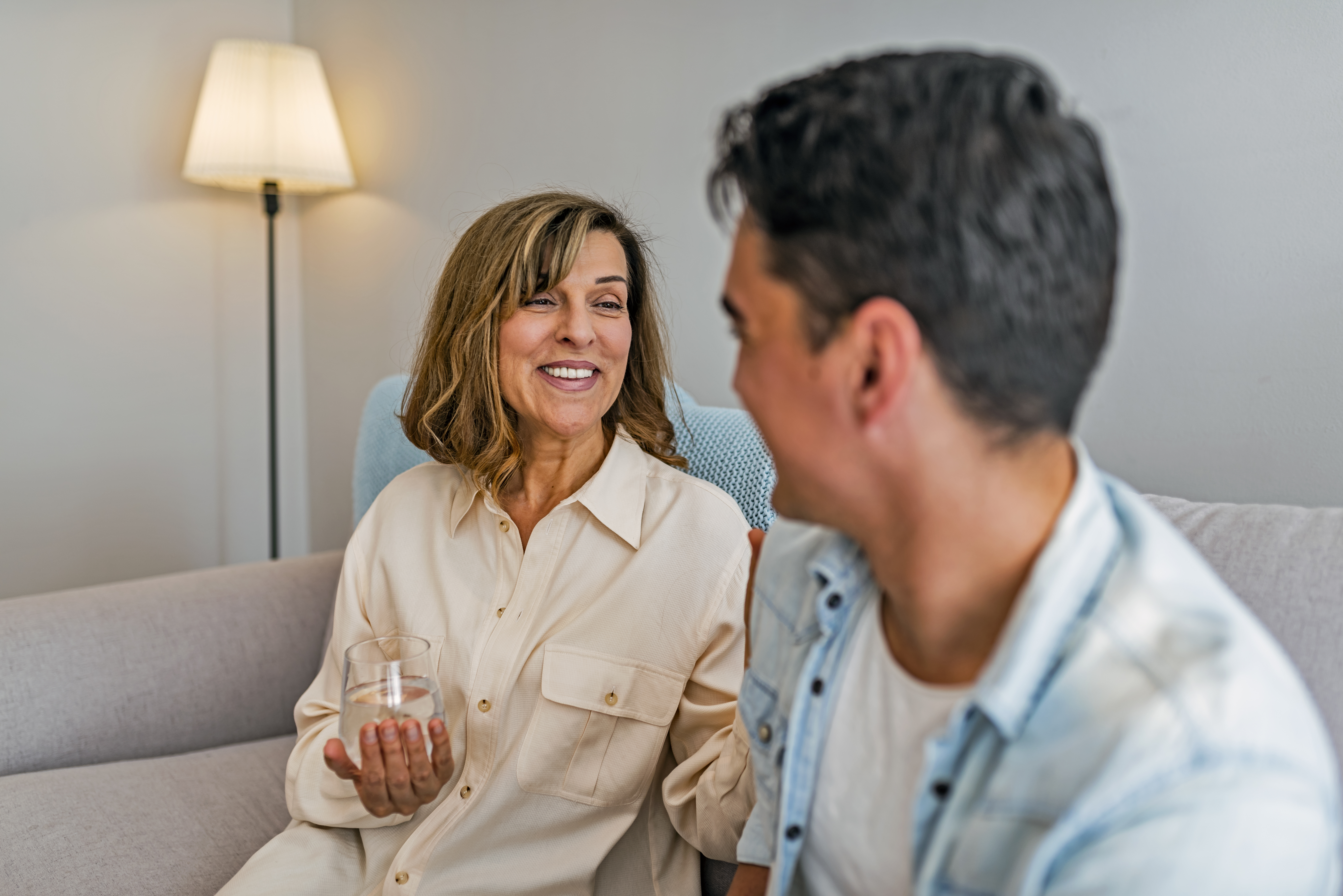 Madre e hijo hablando | Fuente: Getty Images