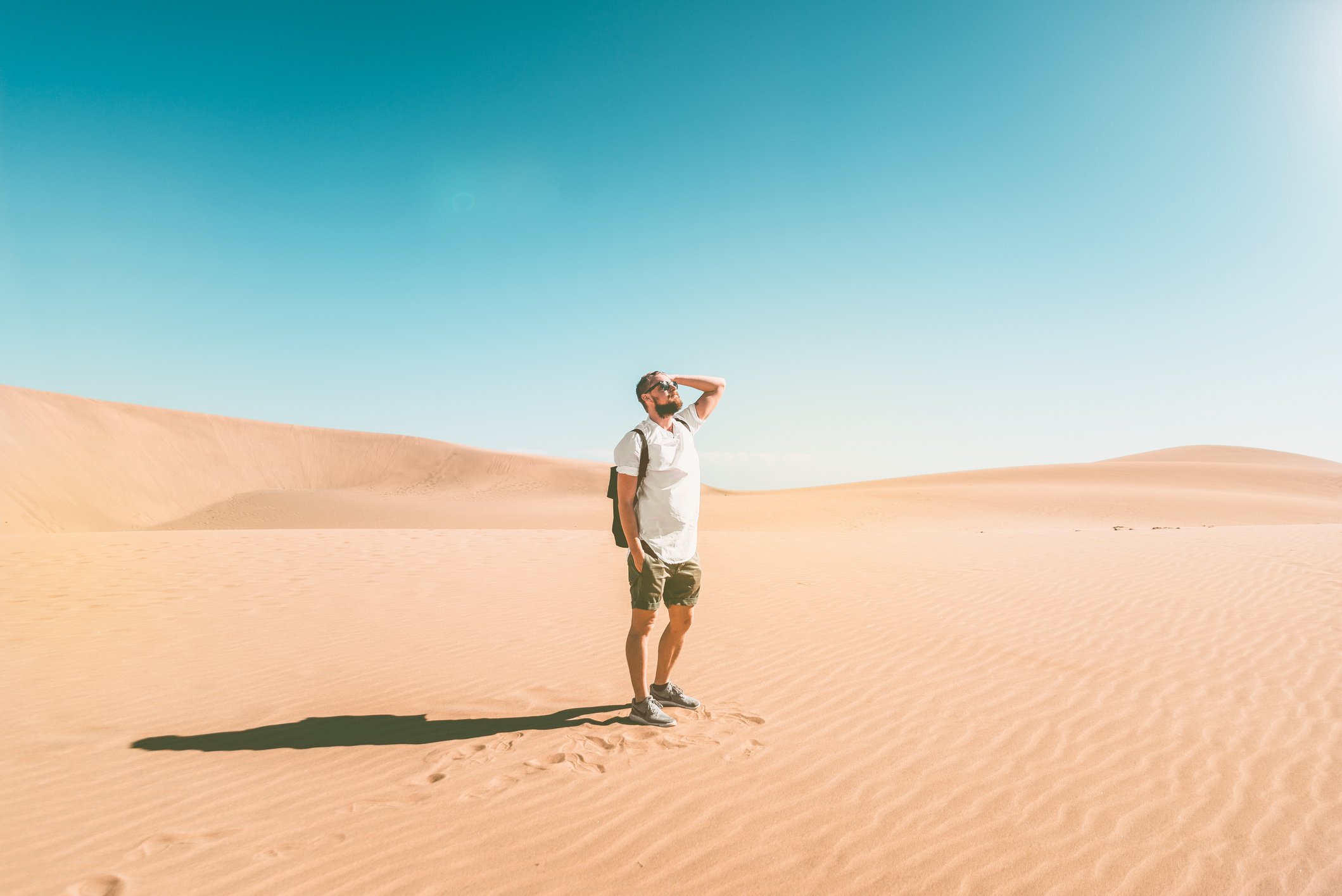 Full Length Of Young Man Standing In Desert Against Clear Sky | Photo: Getty Images