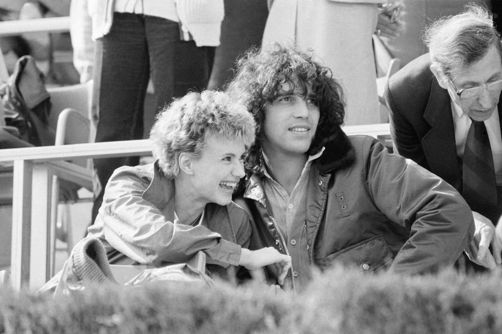 Miou-Miou et Julien Clerc lors du Tournoi de Monte-Carlo en avril 1980, Monaco. | Photo : Getty Images