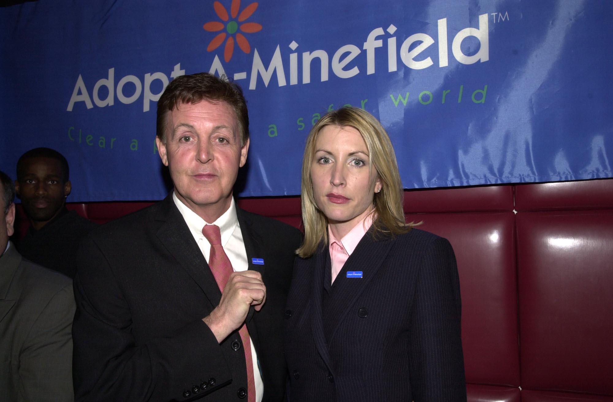Paul McCartney and Heather Mills attend the "Adopt A Minefield" benefit on April 20, 2001 | Source: Getty Images