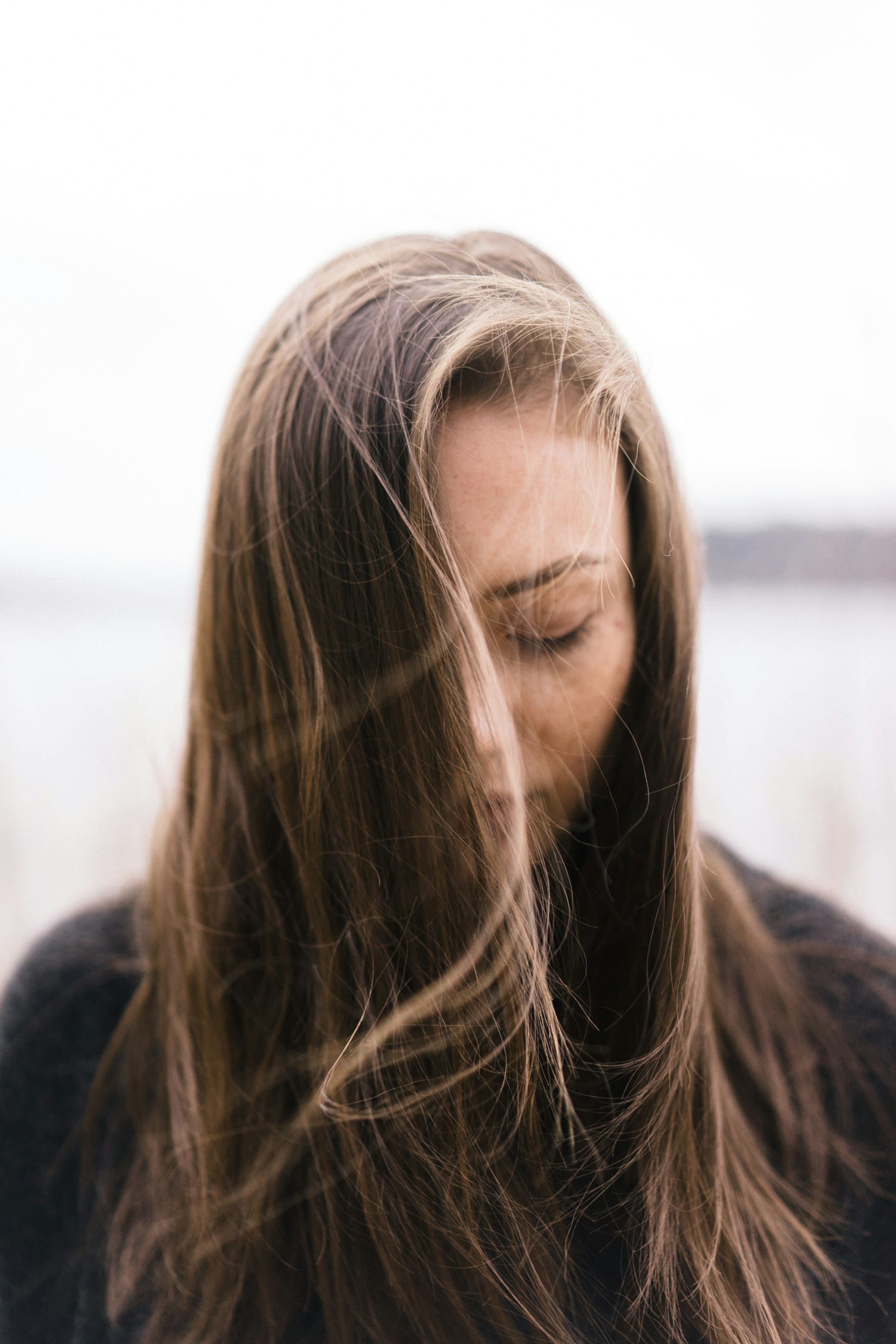 A woman with her eyes closed | Source: Unsplash