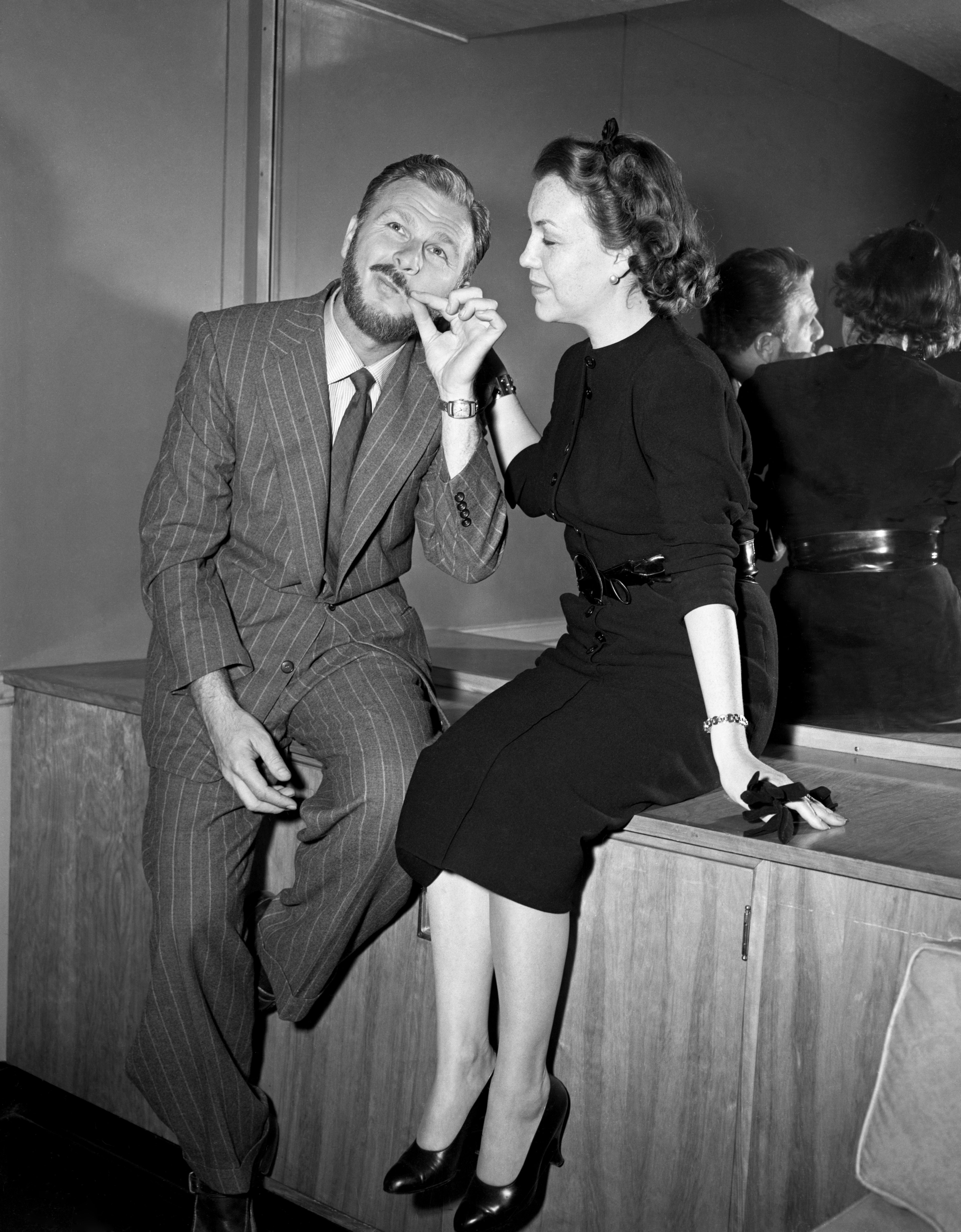 Eddie Albert pictured here with his wife Margo as they arrive at Idlewild Airport, New York, October 11, 1952, New York, NY. | Source: Getty Images