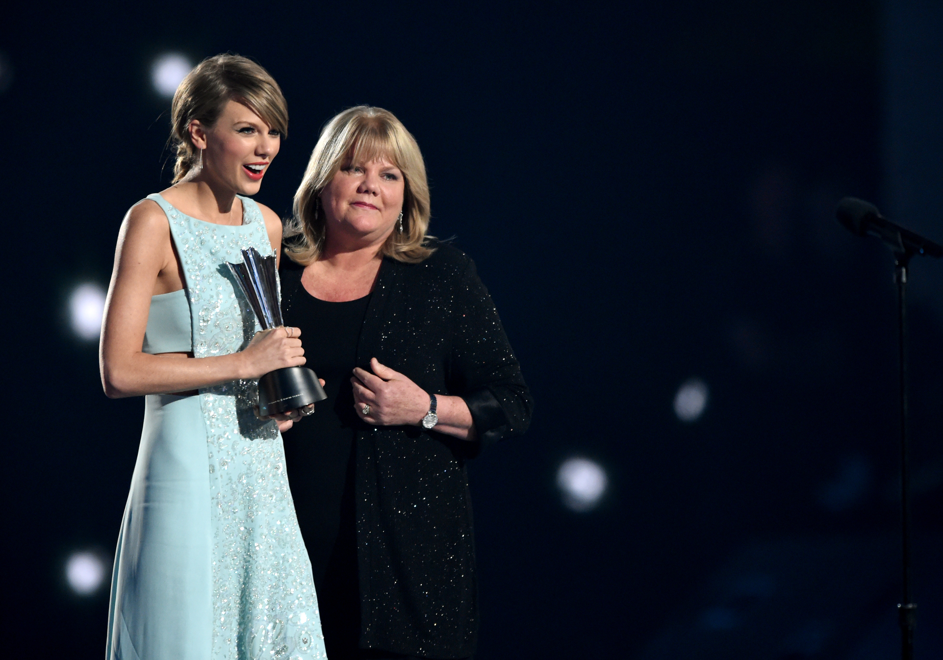 Taylor Swift accepts the Milestone Award from Andrea Swift onstage during the 50th Academy Of Country Music Awards in Arlington, Texas, on April 19, 2015. | Source: Getty Images