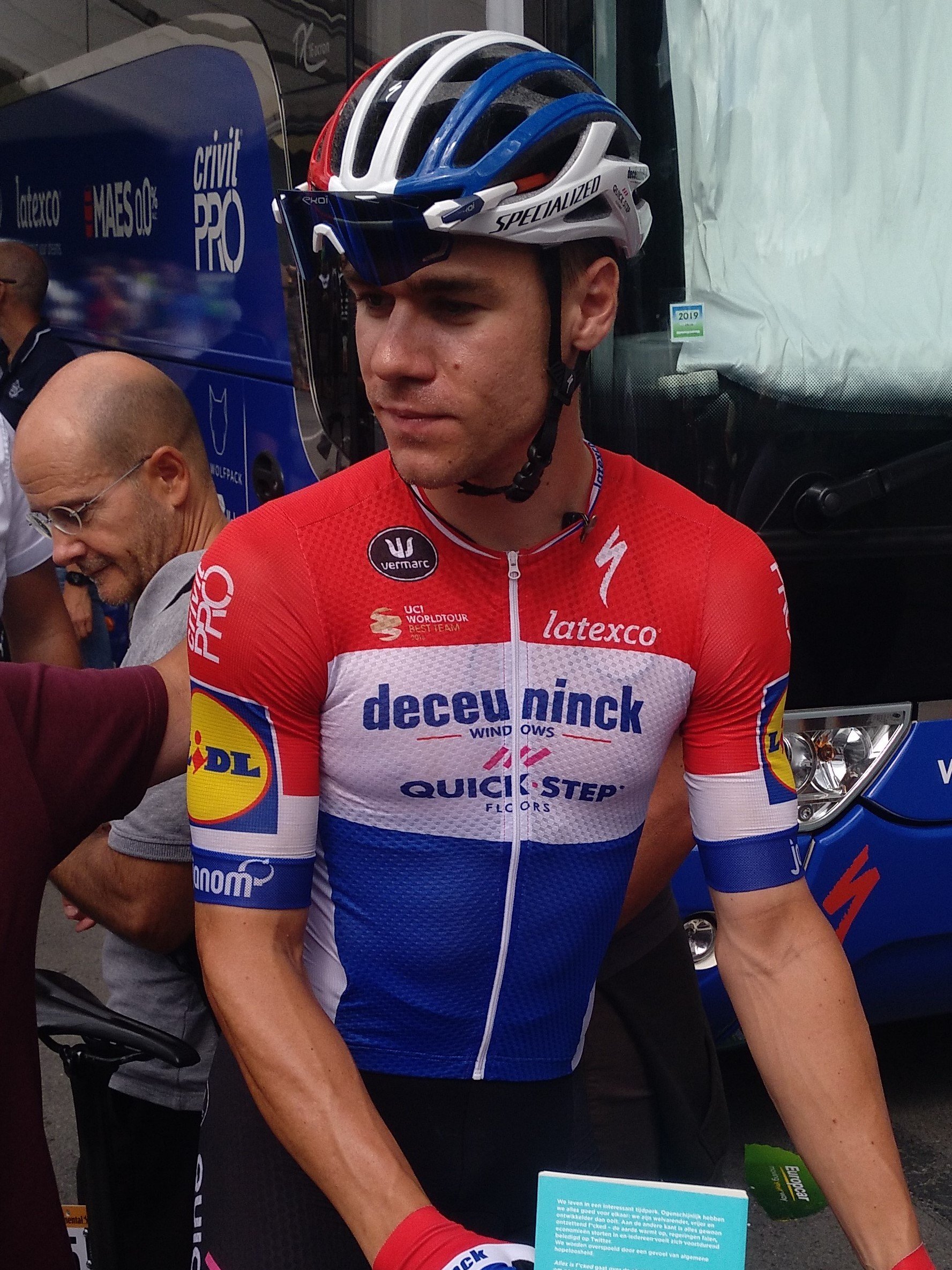 Fabio Jakobsen, from the Deceuninck-Quick Step team, at the start in Bilbao in the 13th stage of the Vuelta a España on September 6, 2019 | Photo: Wikipedia/PB84/Fabio Jakobsen - Vuelta a España 2019/CC BY-SA 4.0