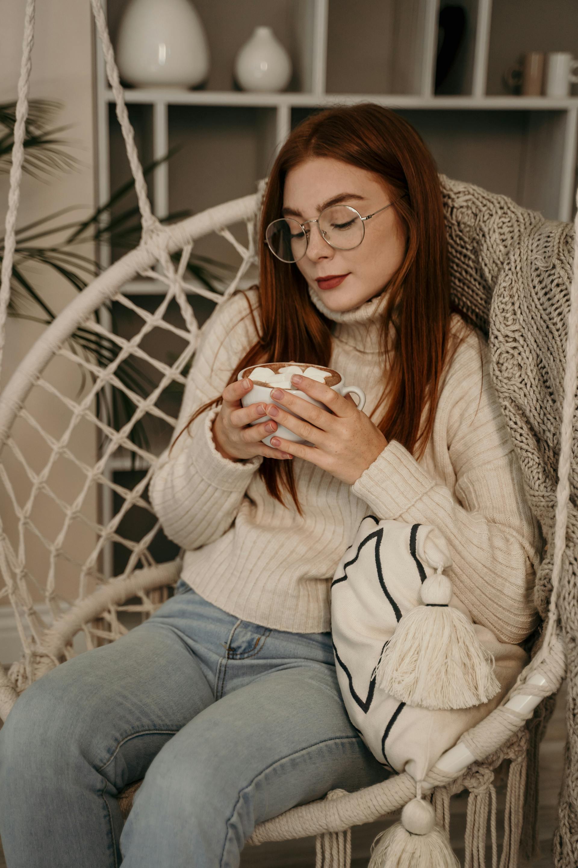 Woman drinking hot chocolate | Source: Pexels