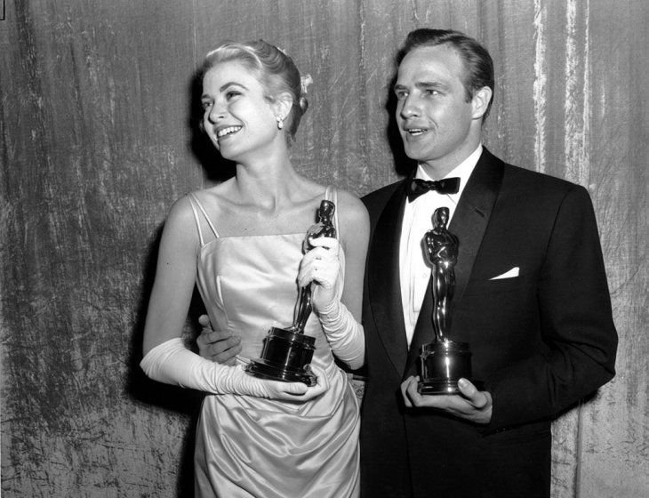Oscar winners Grace Kelly and Marlon Brando in 1955 | Source: Flickr