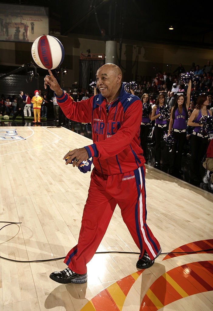 Fred Neal entertaining fans with his ball-handling during a McDonald's All-Star Celebrity Game in February 2009. | Photo: Getty Images