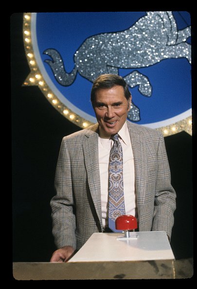 Gene Rayburn on set of a TV show | Photo: Getty Images