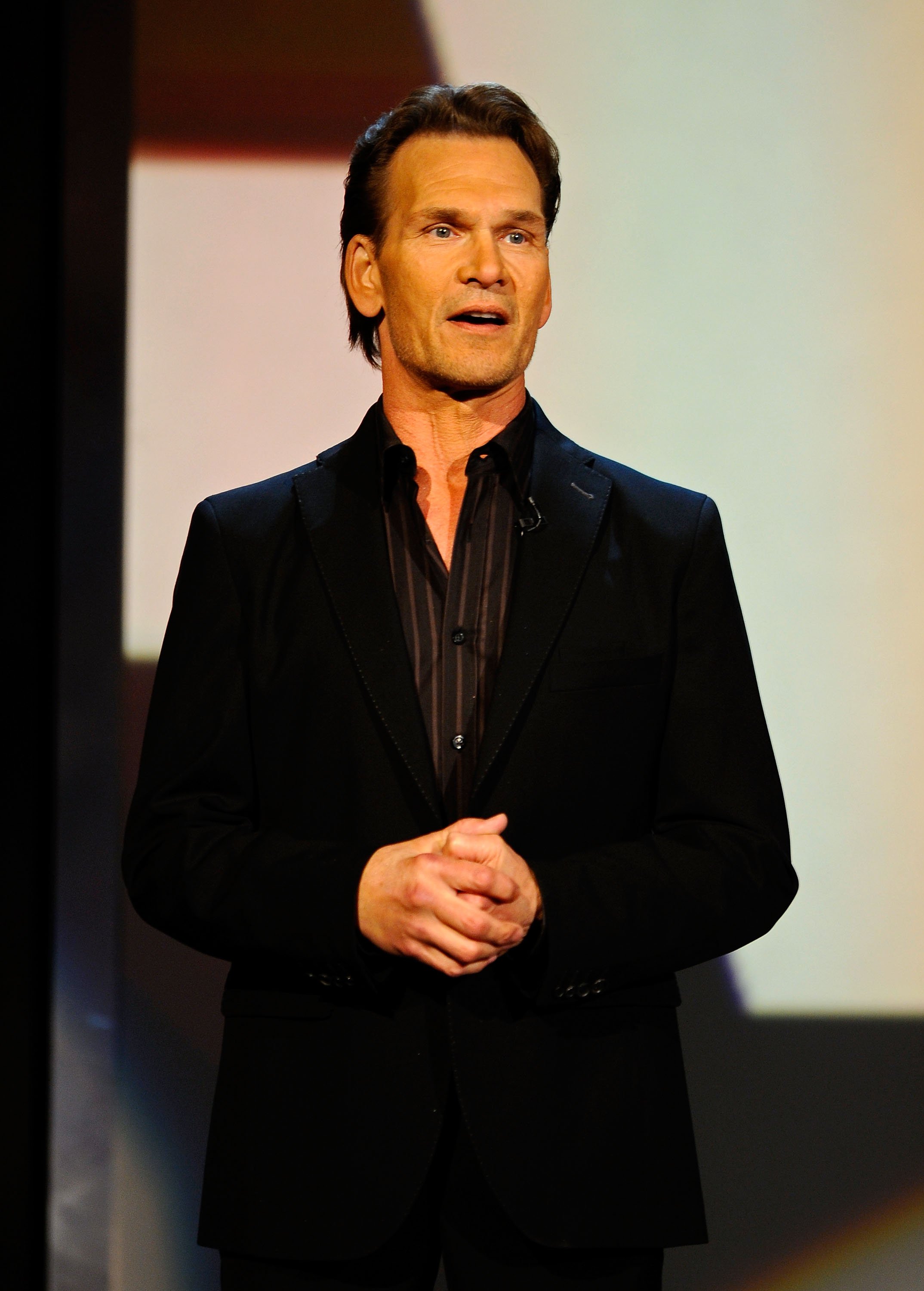 Patrick Swayze attends Stand Up To Cancer at The Kodak Theatre on September 5, 2008, in Hollywood, California. | Source: Getty Images