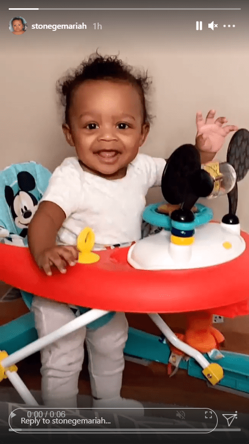 Bow Wow's son, Stone, dressed in a white onesie playing in his walker | Photo: Instagram/stonegemariah