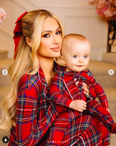 Paris Hilton and Phoenix Barron Hilton Reum posing for a family portrait posted on December 25, 2023 | Source: Instagram/parishilton