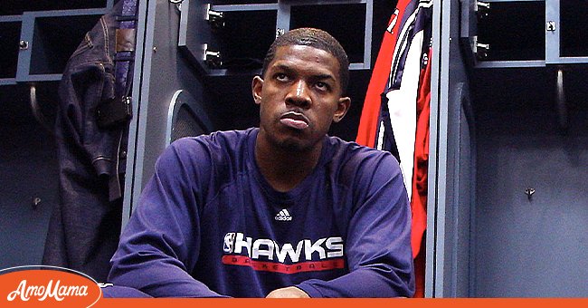 Basketball star Joe Johnson #2 of the Atlanta Hawks sits at his locker before Game Six of the Eastern Conference Quarterfinals against the Milwaukee Bucks during the 2010 NBA Playoffs on April 30, 2010 at the Bradley Center in Milwaukee, Wisconsin | Photo: Getty Images