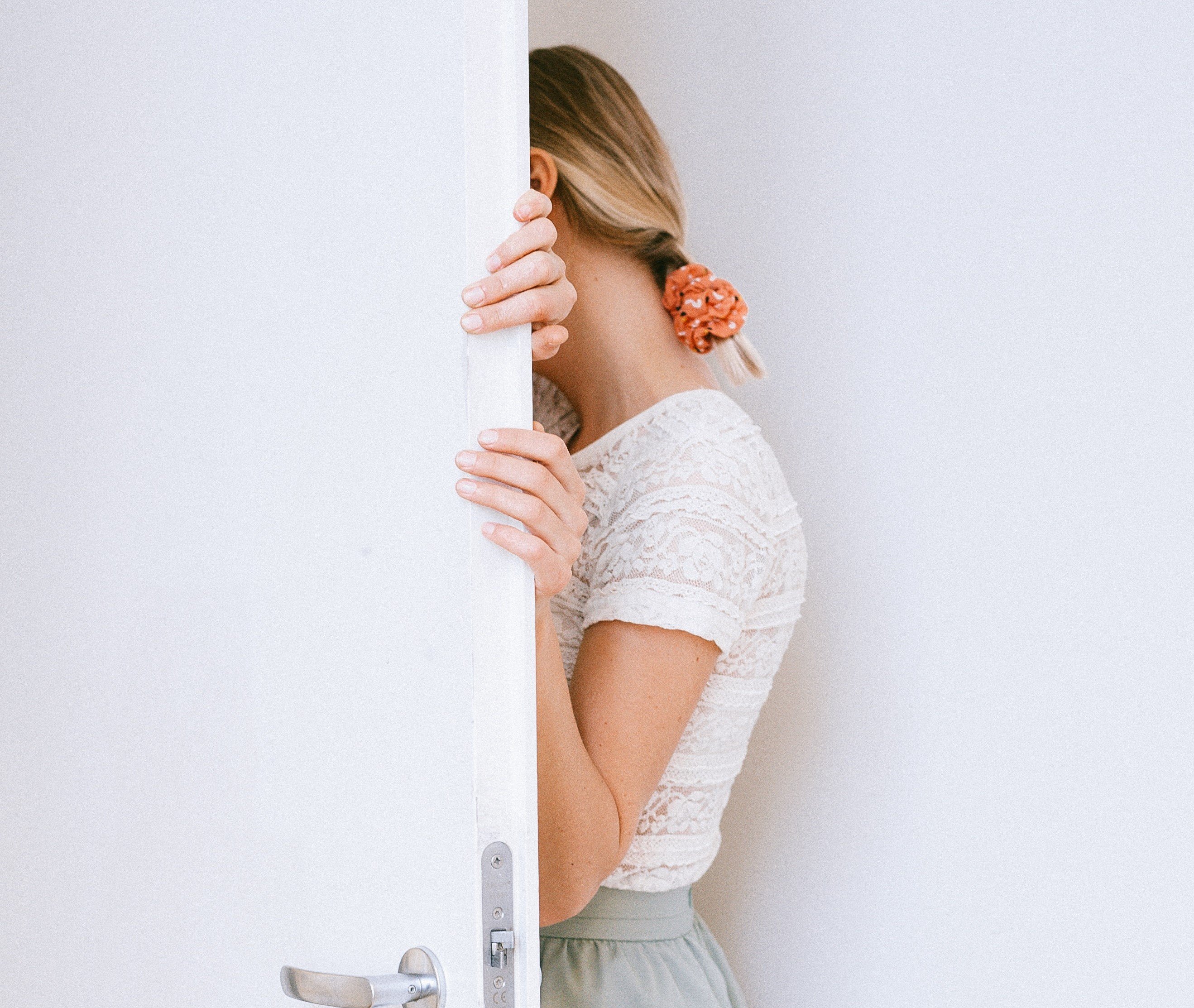 OP moved towards the door to close it when she heard a loud noise. | Photo: Pexels