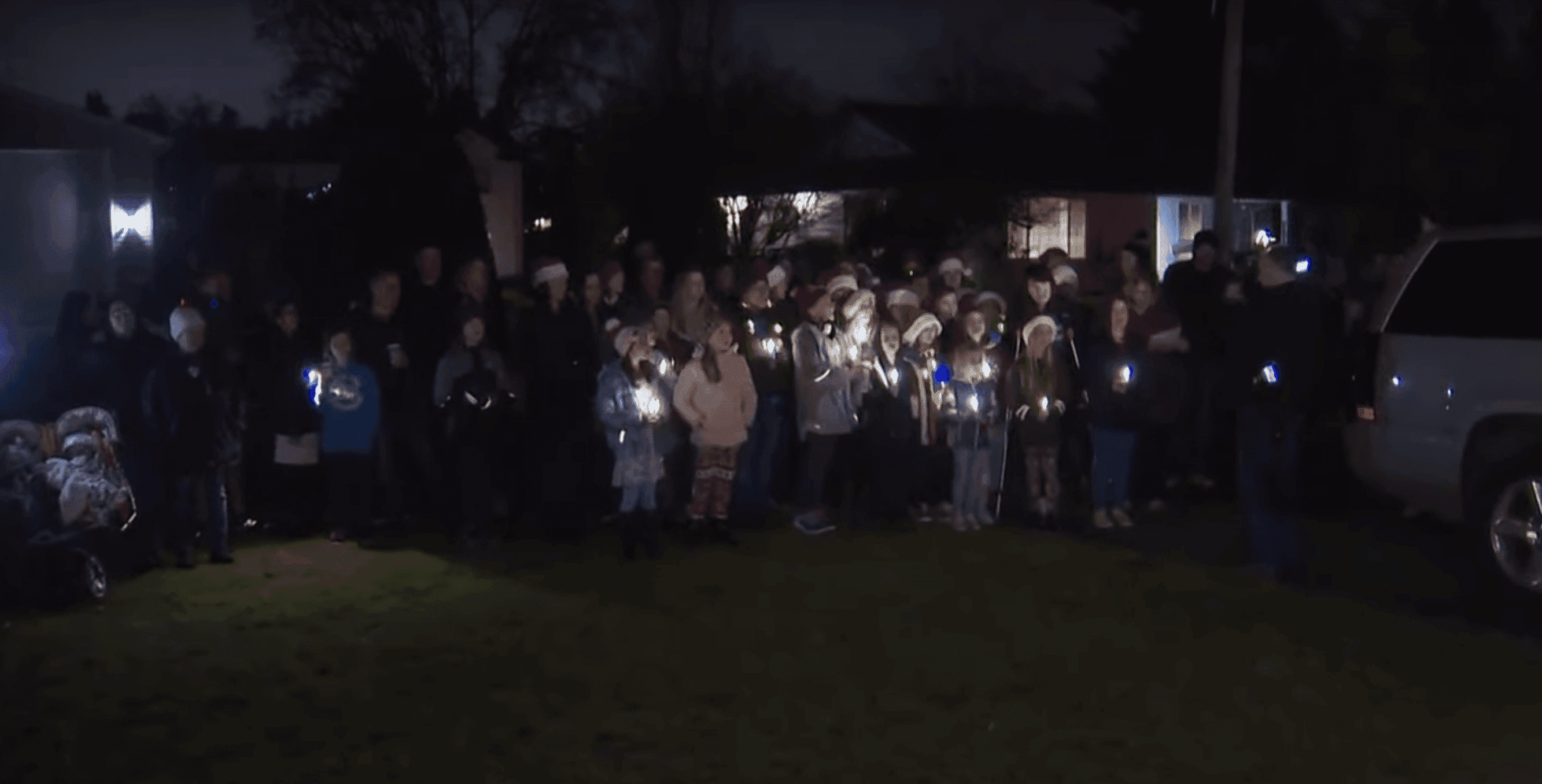 Students from York Elementary school caroling in Laurie Burpee's front yard in Vancouver, Washington | Source: YouTube/KGWNews