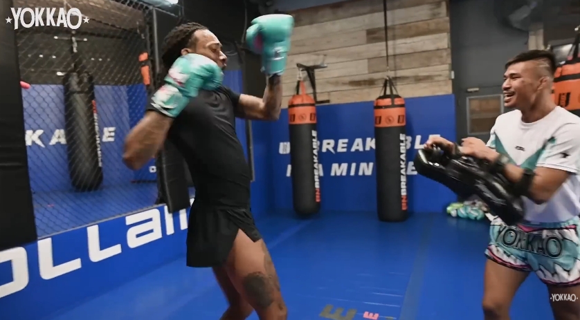 Wiz Khalifa reacts as Superlek Kiatmoo9 puts him through striking drills during training. | Source: YouTube/YOKKAO