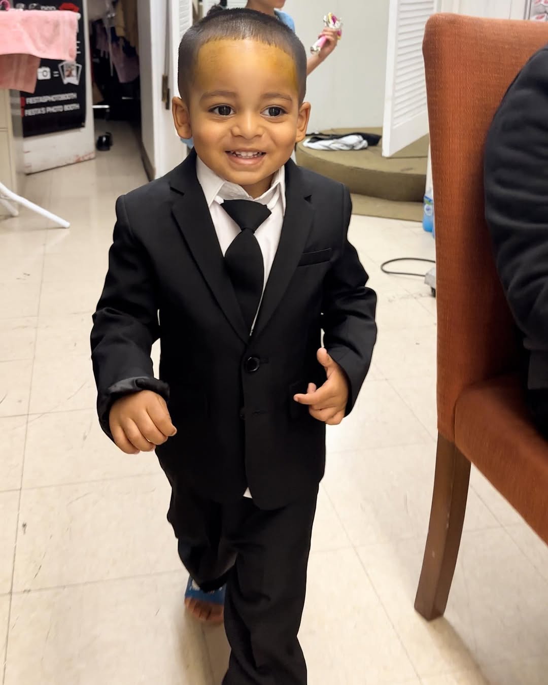 Sky Broadus pictured in a suit, dated October 2023 | Source: Instagram/e11evenandskylove